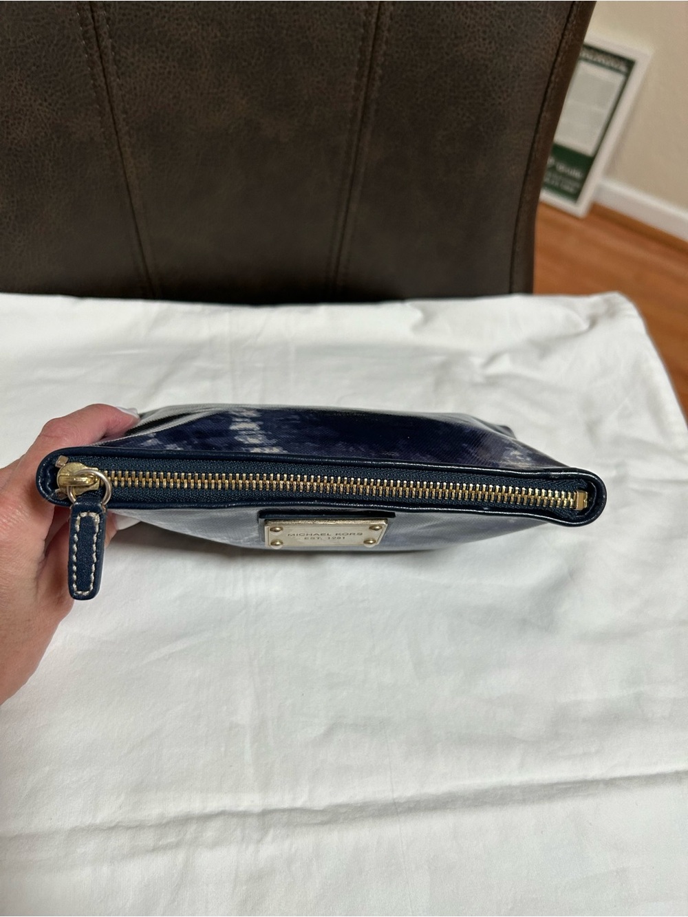 Michael Kors Blue and White Tie-Dye Small Pouch - Picture 5 of 10